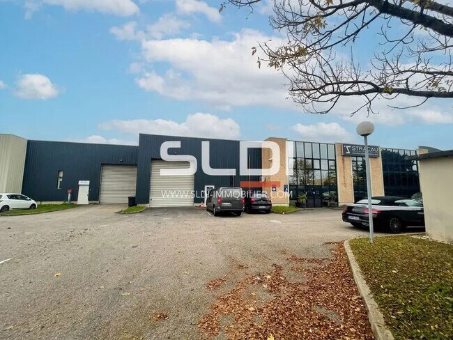 Plus de détails pour 23-33 Rue Des Freres Lumiere, Genas - Local d'activités à louer