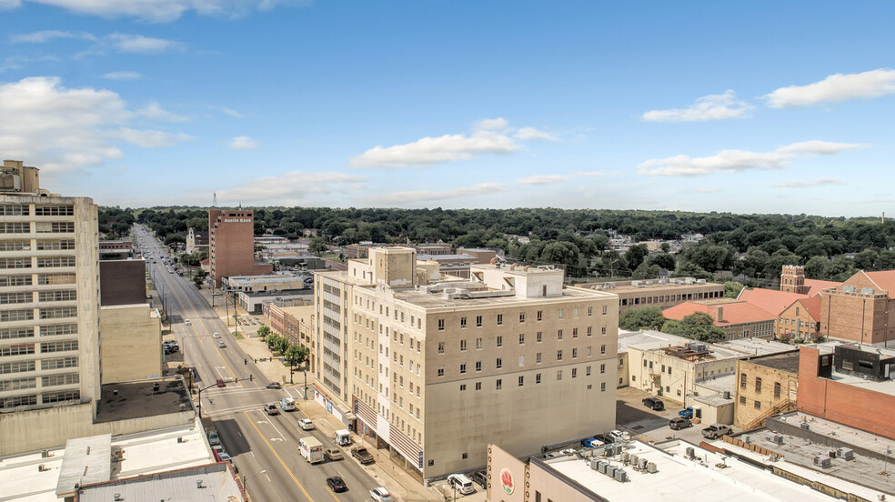 121 S Broadway Ave, Tyler, TX à louer - Photo de l’immeuble – Image 3 sur 8