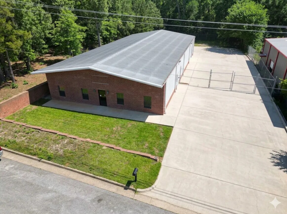 10230 Robinson Dr, Tyler, TX à louer Photo principale– Image 1 sur 5