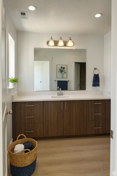 711 350 E, Ogden, UT à vendre - Photo intérieure – Image 3 sur 6