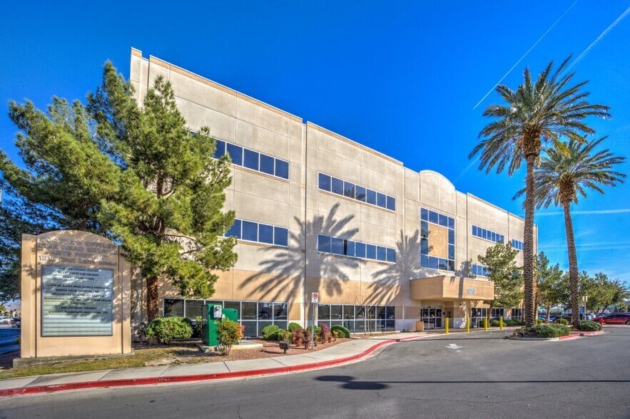 1815 E Lake Mead Blvd, North Las Vegas, NV à louer - Photo de l’immeuble – Image 2 sur 5