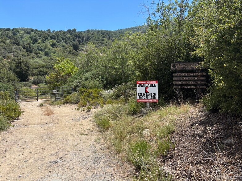 1676 Sugarpine Springs Rd, Hesperia, CA à vendre - Hall d’entrée – Image 2 sur 10