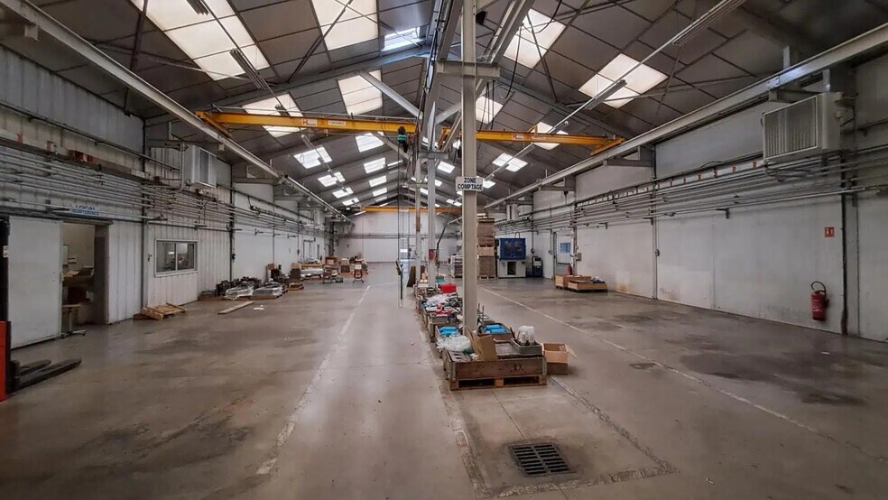 Local d'activités dans Corveissiat à vendre - Photo de l’immeuble – Image 3 sur 7