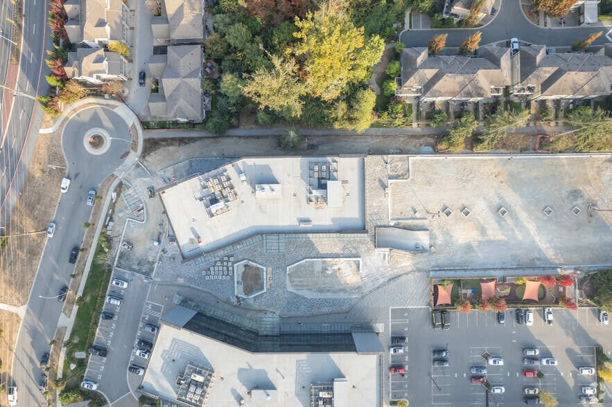 15350 Croydon Dr, Surrey, BC à louer - Aérien – Image 2 sur 6