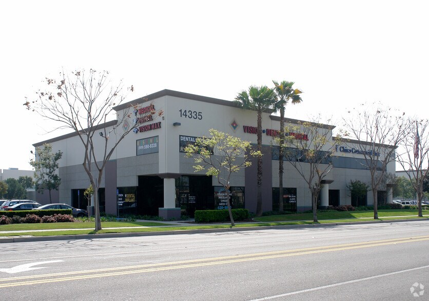 14335-14345 Pipeline Ave, Chino, CA à louer - Photo de l’immeuble – Image 1 sur 9