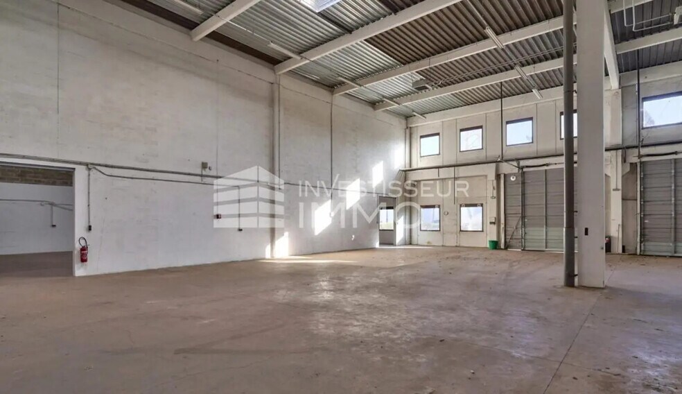 Local d’activités dans Lognes à louer - Photo intérieure – Image 3 sur 6