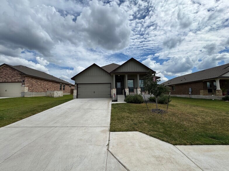 129 Cinnamon Loop, Burnet, TX à vendre - Photo principale – Image 1 sur 7