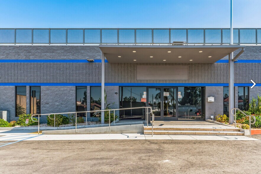15023 Ramona Blvd, Baldwin Park, CA à louer - Photo de l’immeuble – Image 3 sur 6