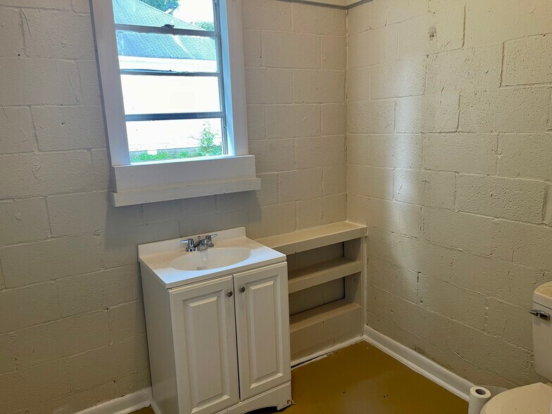 647 Burke Ave, Jonesboro, AR à louer - Photo de l’immeuble – Image 3 sur 7