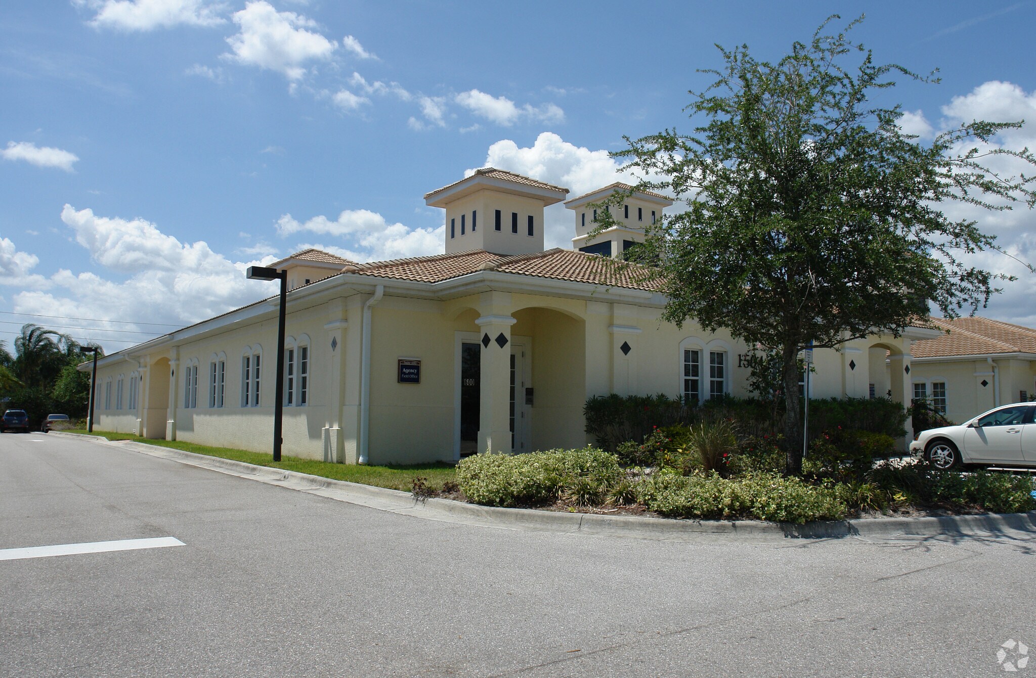 1504 Kings Hwy, Port Charlotte, FL à louer Photo principale– Image 1 sur 5