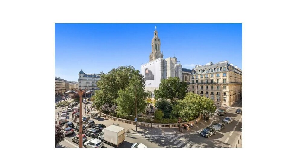 2 Place D'Estienne D'Orves, Paris à louer - Photo de l’immeuble – Image 3 sur 9