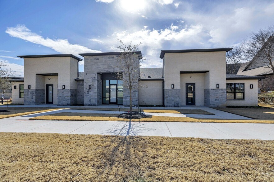1701 Fountainview Dr, Mansfield, TX à vendre - Photo de l’immeuble – Image 3 sur 24