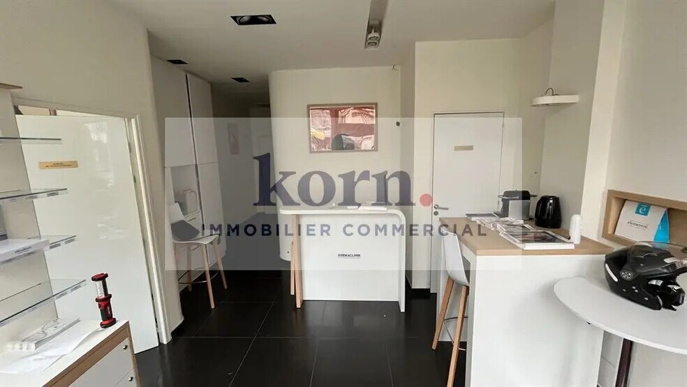 Local commercial dans Paris à louer - Photo de l’immeuble – Image 3 sur 8