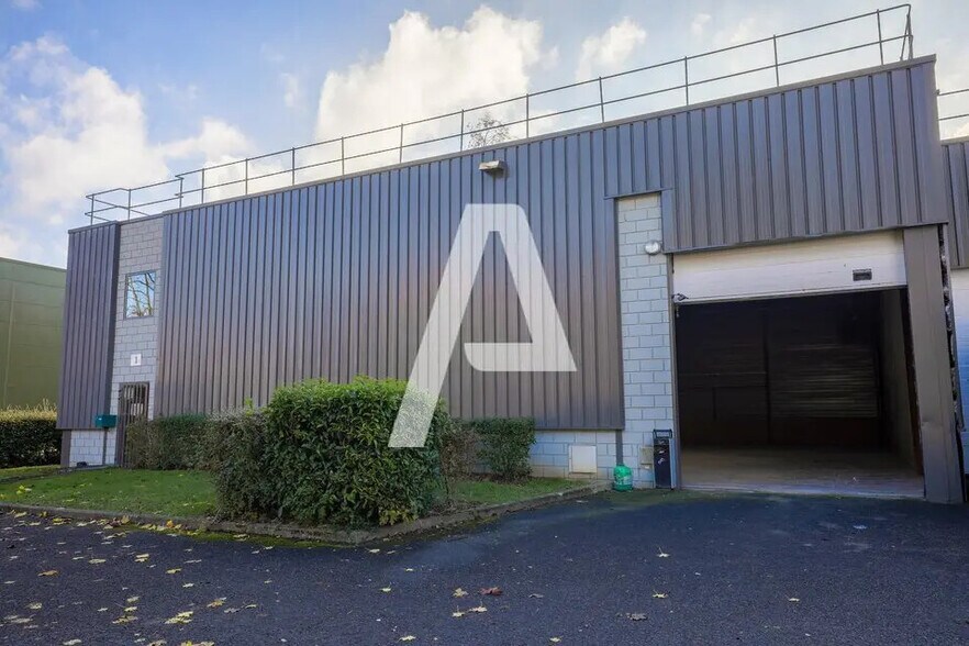 Local d’activités dans Collégien à louer - Photo de l’immeuble – Image 2 sur 5