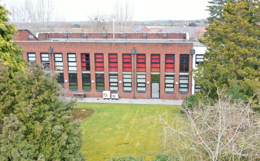 9 Weston Hall Rd, Stoke Prior à louer Photo principale– Image 1 sur 5