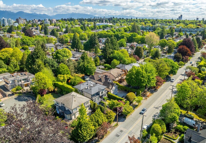 2383-2385 49th Ave W, Vancouver, BC à vendre - Aérien – Image 2 sur 3