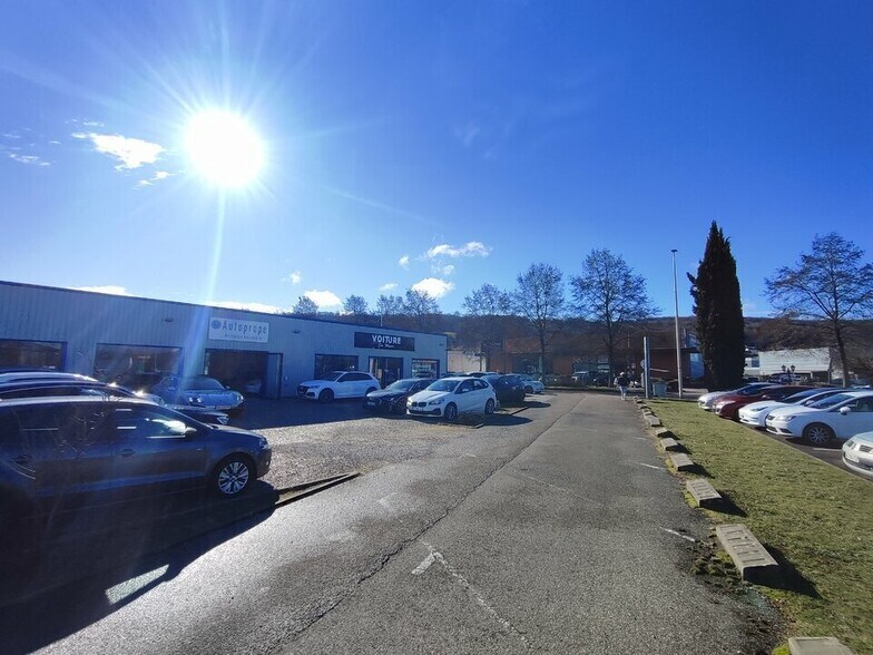 Local commercial dans Bourgoin-Jallieu à louer - Photo de l’immeuble – Image 2 sur 9