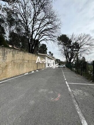 Plus de détails pour Local d'activités à louer