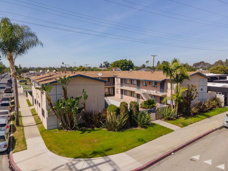 5505 Cherry Ave, Long Beach, CA à vendre - Photo principale – Image 1 sur 15