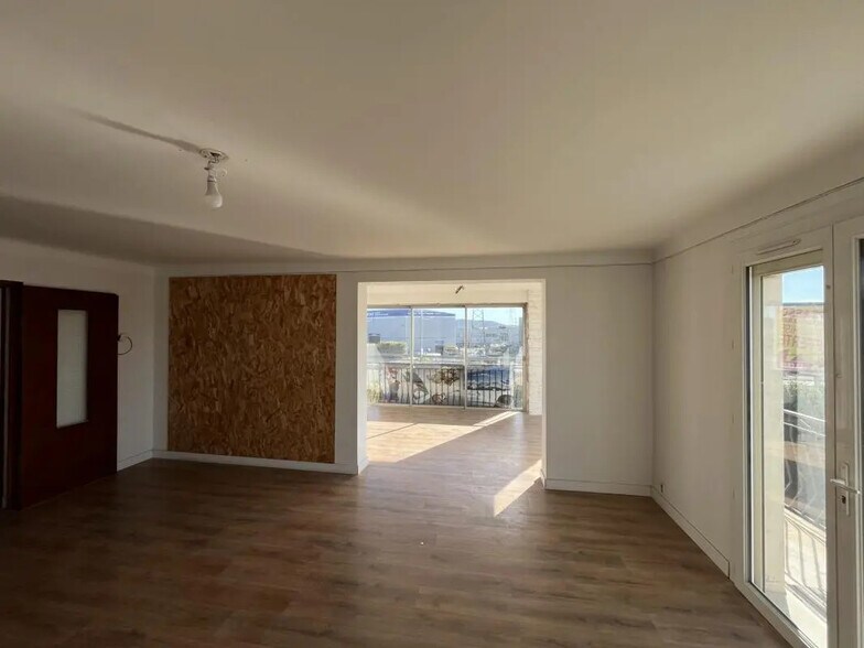 Bureau dans La Farlède à louer - Photo de l’immeuble – Image 1 sur 6