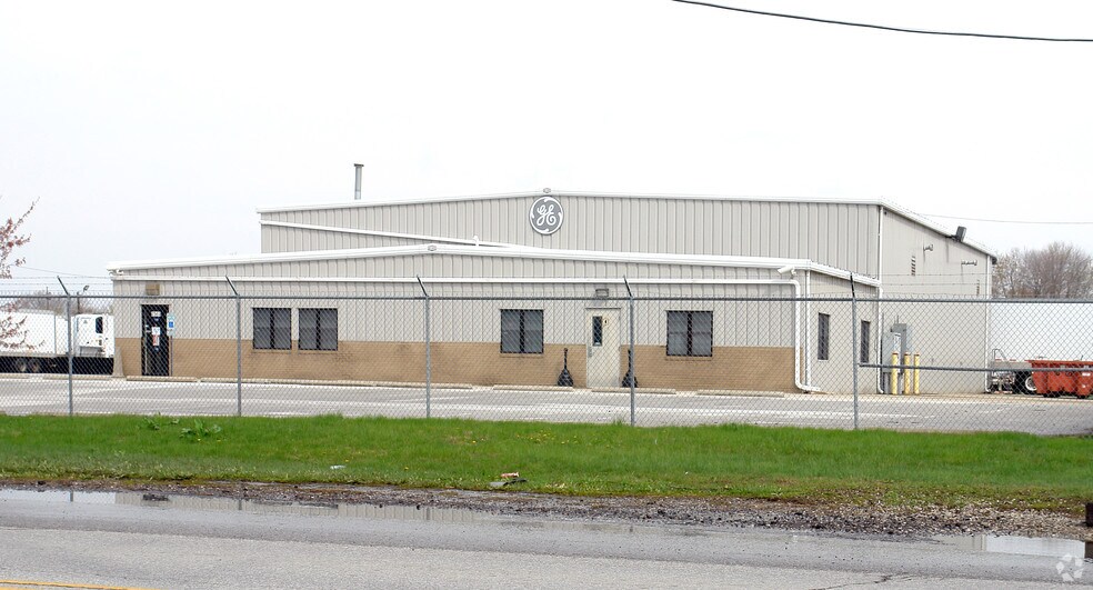 2560 W Morris St, Indianapolis, IN à louer - Photo de l’immeuble – Image 2 sur 5