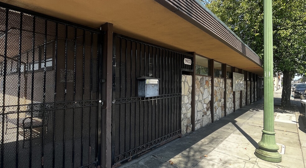 9933 MacArthur Blvd, Oakland, CA à vendre - Photo principale – Image 1 sur 1
