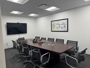 60 Cutter Mill Rd, Great Neck, NY à louer Photo intérieure– Image 1 sur 8