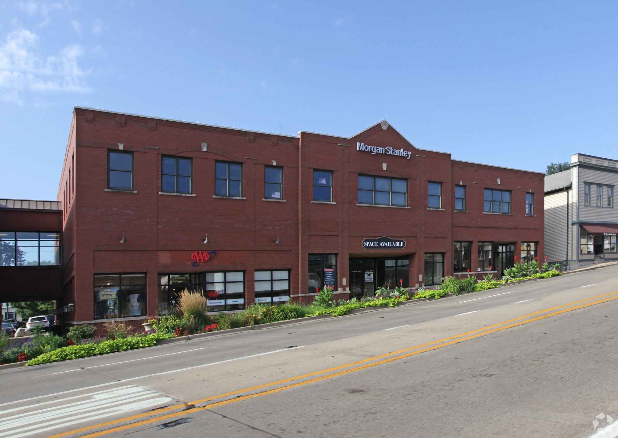 10 W State St, Geneva, IL à louer Photo principale– Image 1 sur 8