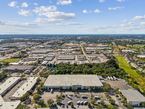 2000 Tall Pines Dr, Largo, FL à louer Aérien– Image 2 sur 2