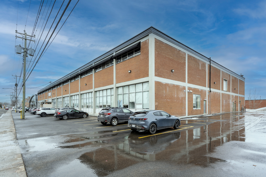5745 Rue Paré, Mt Royal, QC à louer - Photo de l’immeuble – Image 2 sur 12