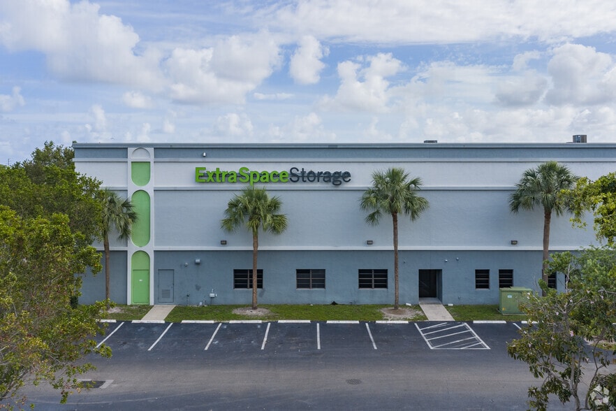 4950 N Dixie Hwy, Oakland Park, FL à louer - Photo principale – Image 1 sur 4