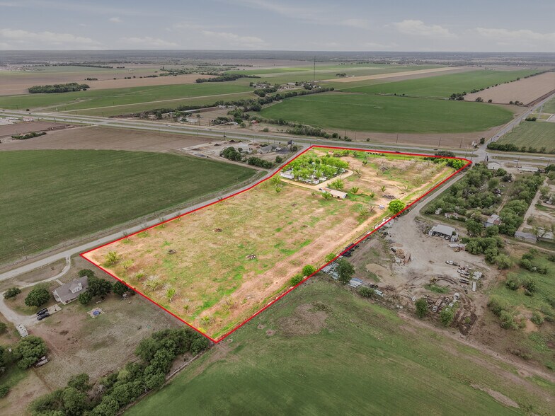 135 County Road 480, Castroville, TX à vendre - Photo de l’immeuble – Image 2 sur 23