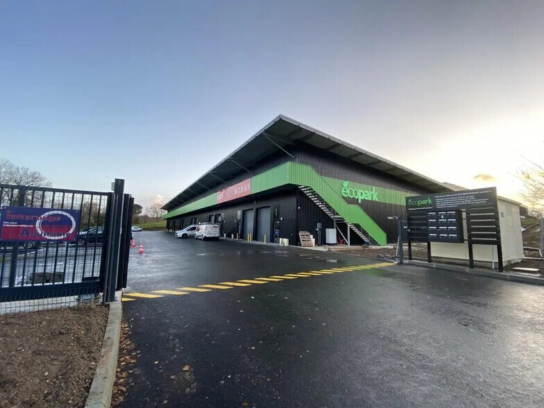 Local d’activités dans Bordeaux à louer - Photo de l’immeuble – Image 1 sur 17