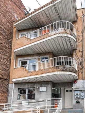 Plus de détails pour 3543 97th St, Corona, NY - Logement à vendre