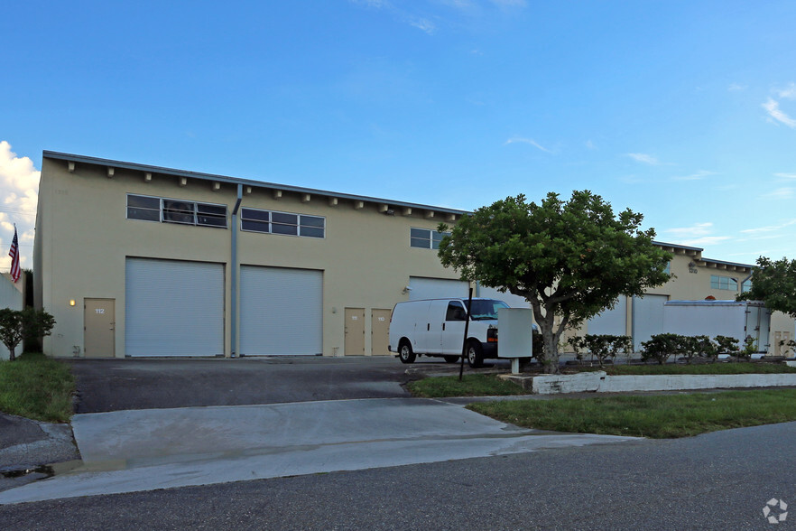 1310 S Killian Dr, West Palm Beach, FL à vendre - Photo de l’immeuble – Image 2 sur 12