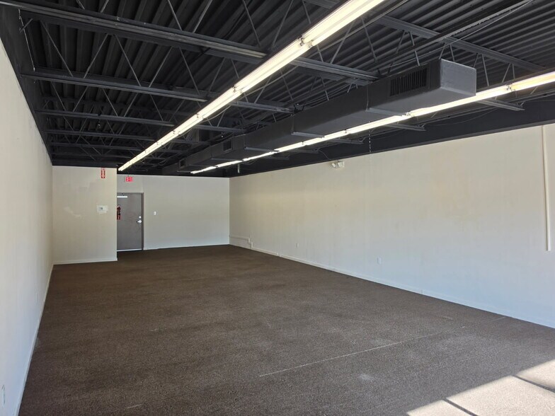 12104-12108 N Nebraska Ave, Tampa, FL à louer - Photo de l’immeuble – Image 3 sur 5