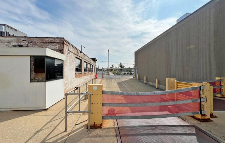 1814 N Laramie Ave, Chicago, IL à vendre - Photo de l’immeuble – Image 2 sur 4
