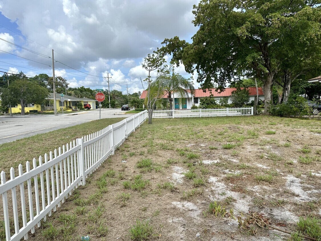 312 12th Ave N, Lake Worth Beach, FL à vendre Photo de l’immeuble– Image 1 sur 1