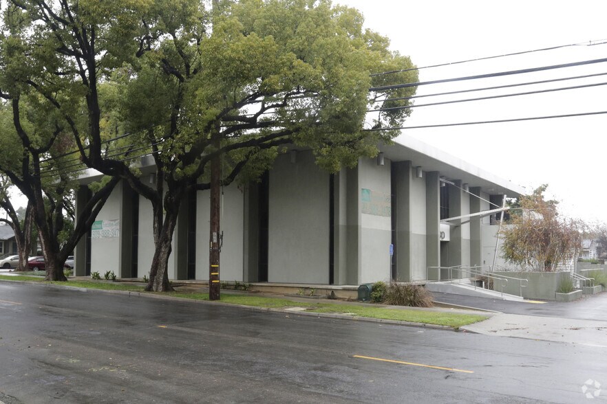 500 E E St, Ontario, CA à vendre - Photo de l’immeuble – Image 2 sur 5