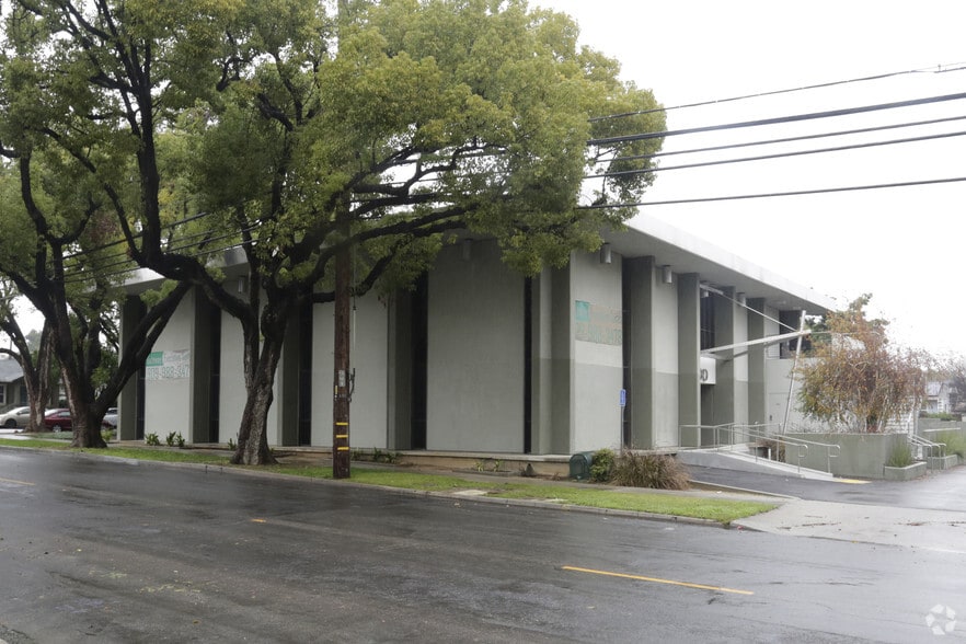 500 E E St, Ontario, CA à vendre - Photo de l’immeuble – Image 3 sur 3