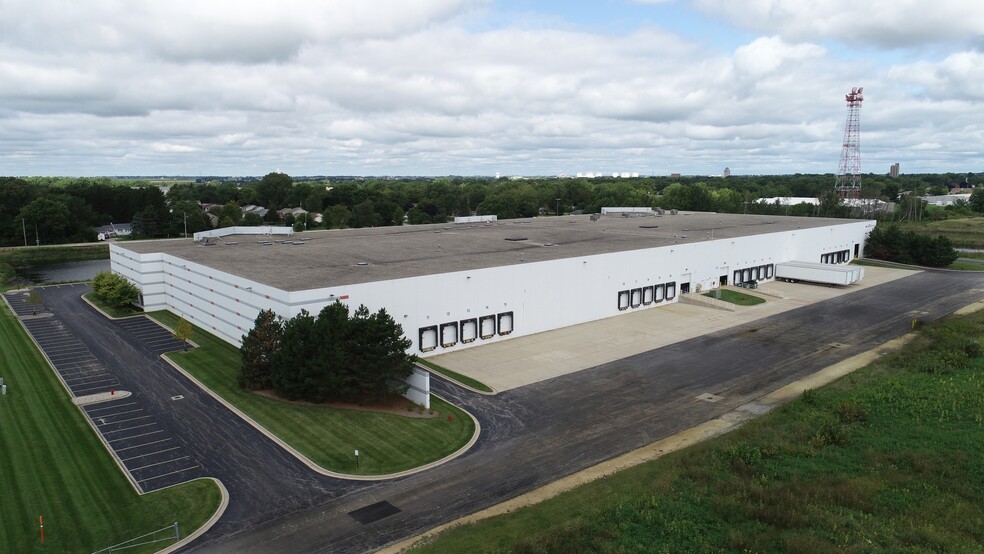 711 Fairview Dr, Dekalb, IL à louer - Photo de l’immeuble – Image 3 sur 5