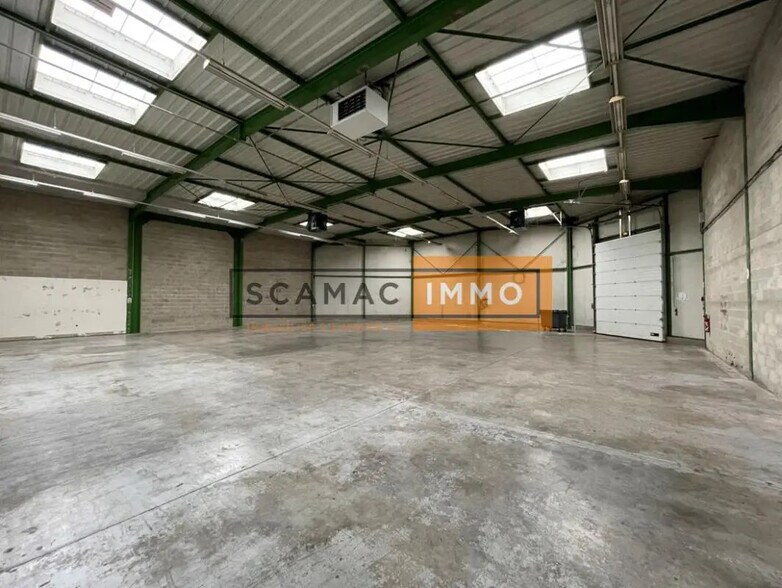 Industriel/Logistique dans Saint-Thibault-des-Vignes à louer - Photo de l’immeuble – Image 1 sur 6