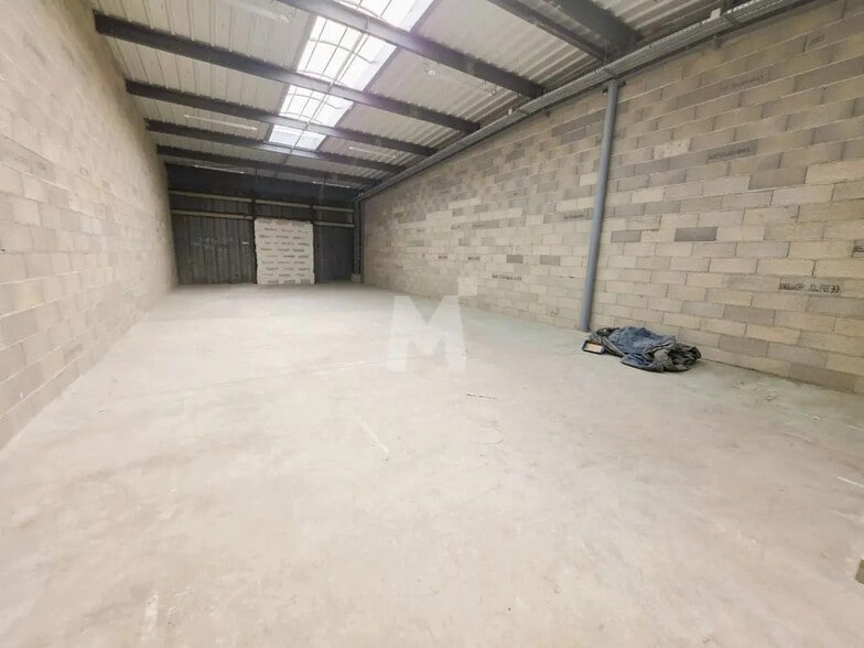 Local d’activités dans Sainte-Geneviève-des-Bois à louer - Photo intérieure – Image 2 sur 6