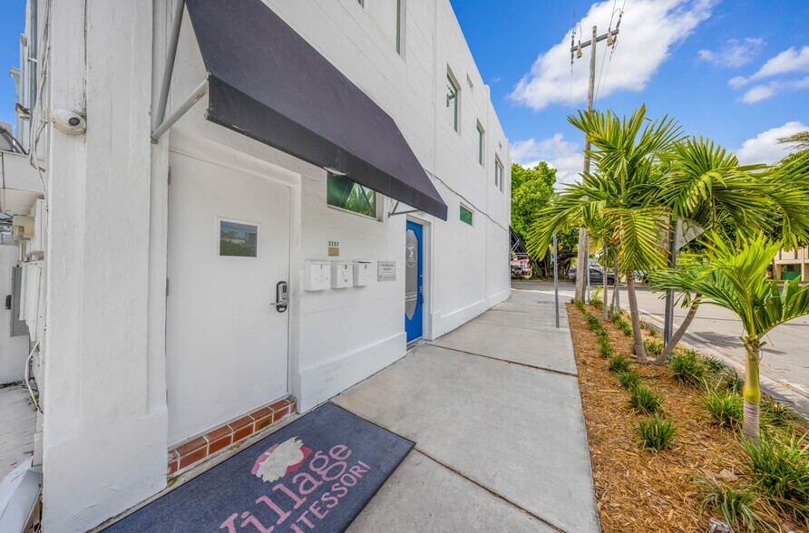 1267 Coral Way, Miami, FL à louer - Photo de l’immeuble – Image 3 sur 16