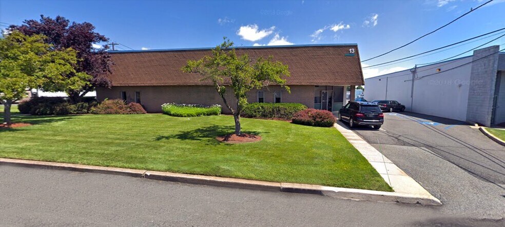 13 Jules Ln, New Brunswick, NJ à louer - Photo de l’immeuble – Image 1 sur 6