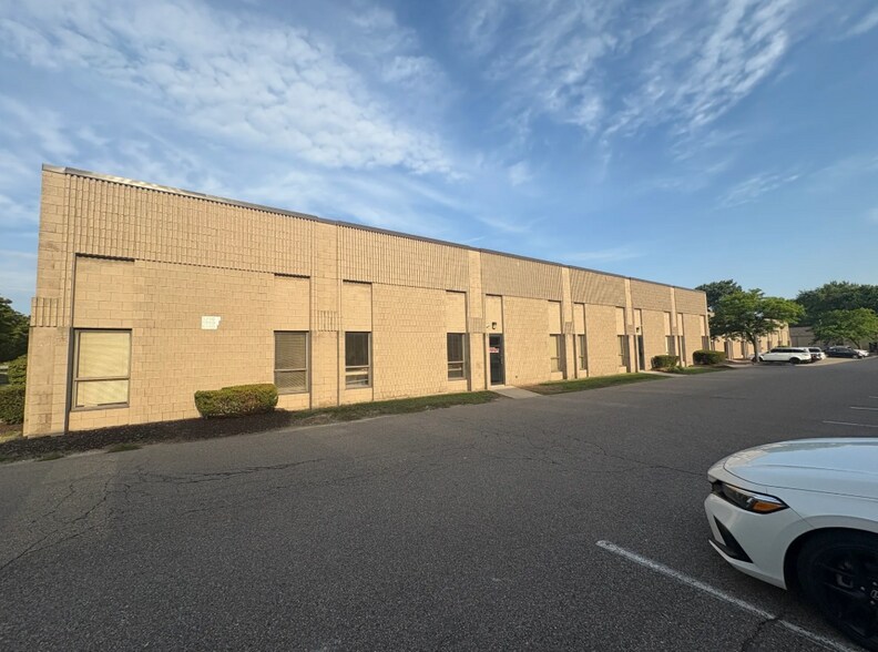 1270 Rankin St, Troy, MI à louer - Photo de l’immeuble – Image 3 sur 13