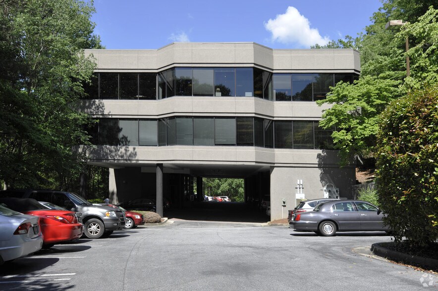 5755 Dupree Dr NW, Atlanta, GA à louer - Photo de l’immeuble – Image 3 sur 5