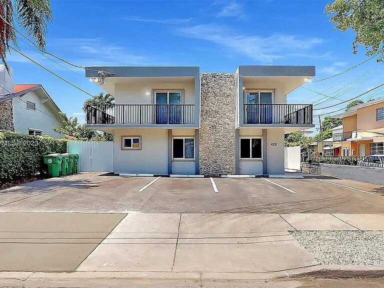 420 SW 14th Ave, Miami, FL à vendre Photo de l’immeuble– Image 1 sur 6