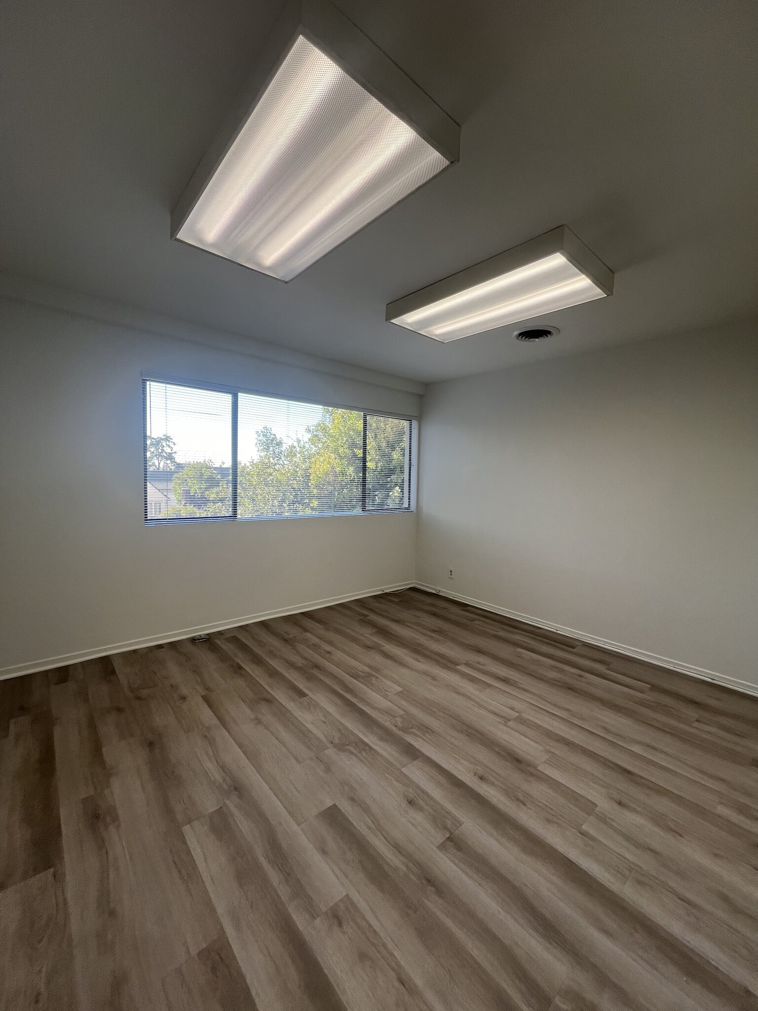 6210 Wilshire Blvd, Los Angeles, CA à louer Photo intérieure– Image 1 sur 2