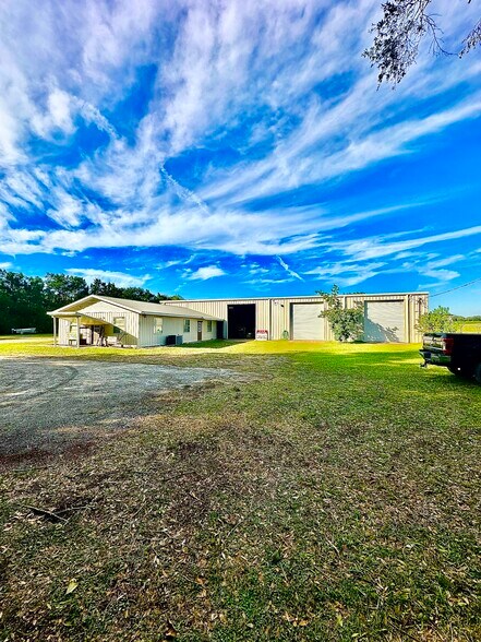 465 E Collins St, Umatilla, FL à louer - Photo principale – Image 1 sur 19